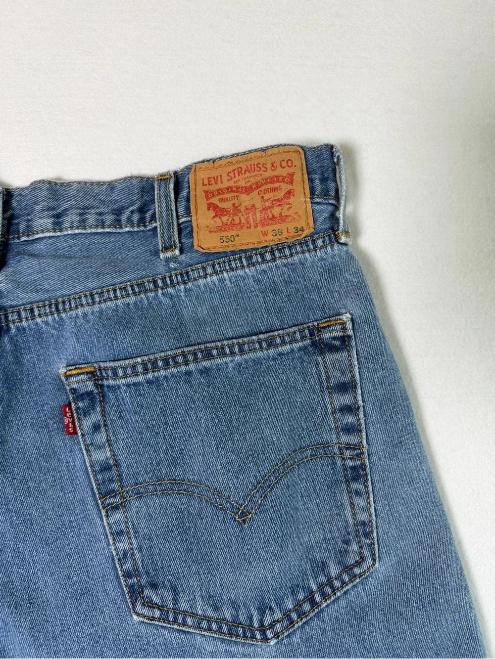 Levi's 550 Medium Wash Jeans, Actual Fit 36 X 31 READ DESCRIPTION